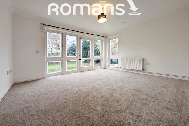21b, Willow Crescent, Farnborough photo 3