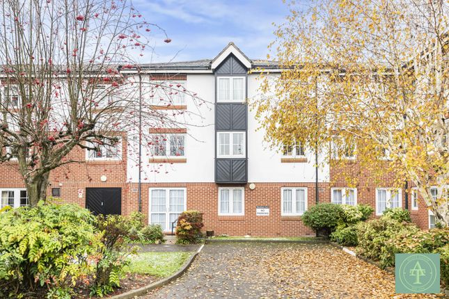 Flat 25 Woodmere Court, 7 Avenue Road, London photo 2