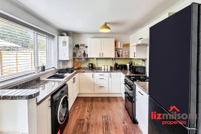 17, Oversetts Court, Swadlincote photo 4