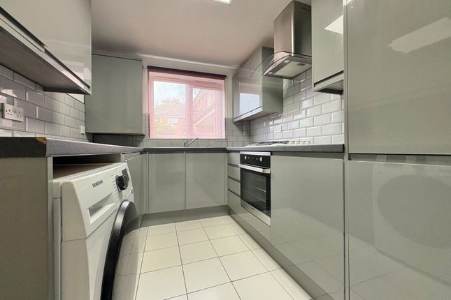 12, Greenfield Court, Leeds photo 3