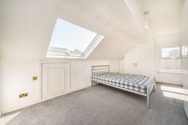 32C, Elms Crescent, London photo 4