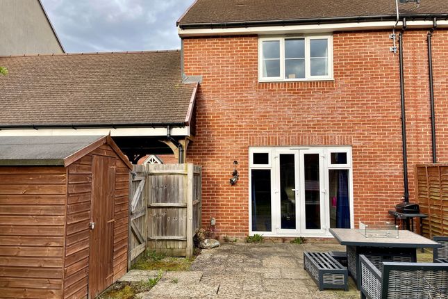Semi-detached house to rent in Lincoln Gardens, Kingsnorth