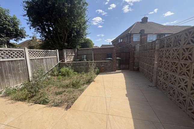 33, Park Road, Stanwell photo 5