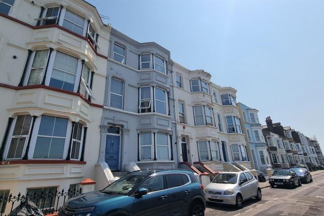 Flat to rent in Grosvenor Place, Margate