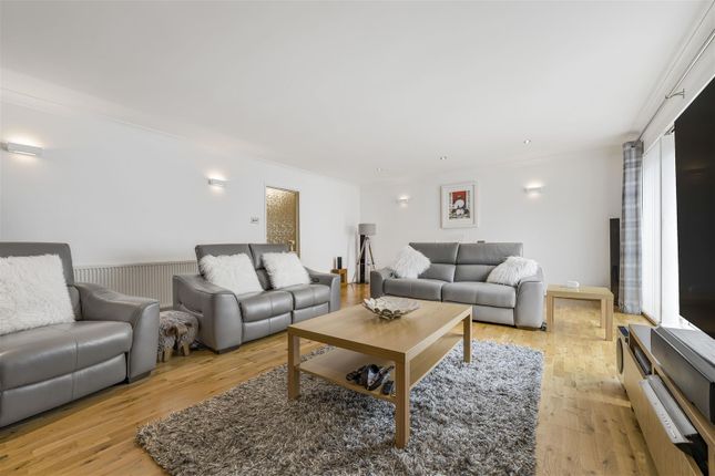 2, Rookery Wood, Penarth photo 4