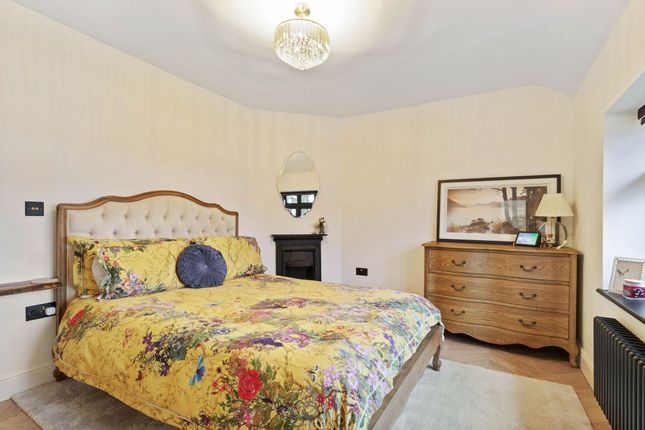 4 Hatton Lane, Warrington photo 4