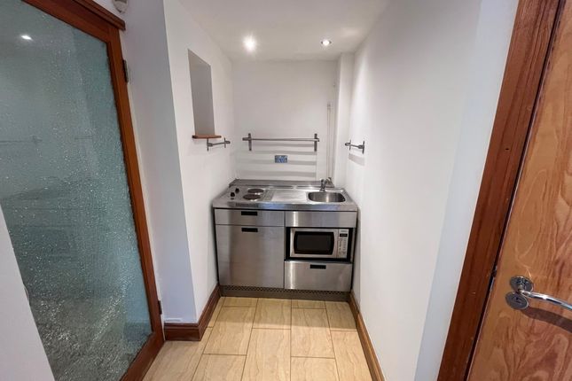 Basement Flat, 28 St Helens Road, Sandfields photo 4