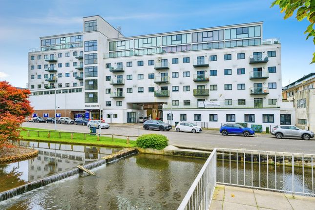 1-bed flat on Flat 23, Swan Court, Waterhouse Street, Hemel Hempstead, £165,000