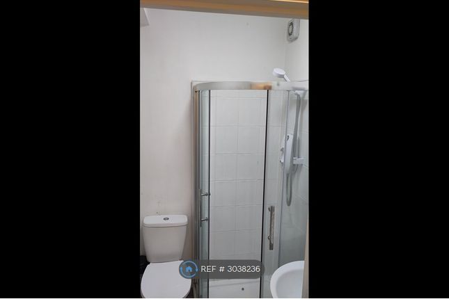 Flat, A East Reach, Taunton photo 4