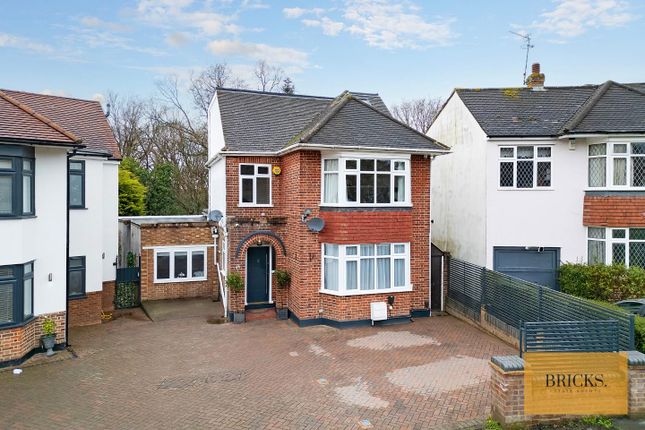 Detached house to rent in Chiltern Way, Woodford Green