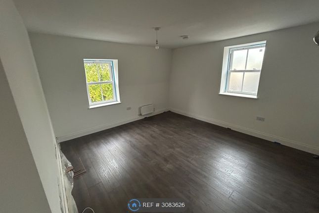 2-bed flat on Cheshunt, Waltham Cross, £1,850/mo