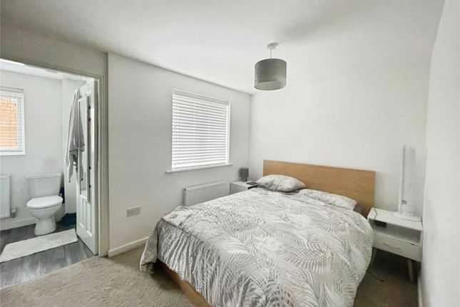 77, Masefield Avenue, Chesterfield photo 3