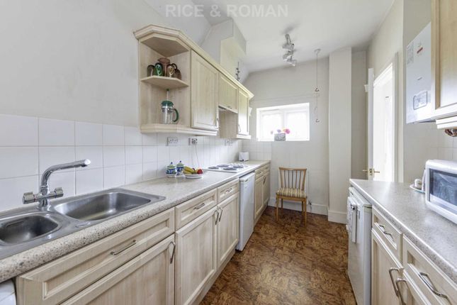 61 Gunters Mead, Copsem Lane, Esher photo 3