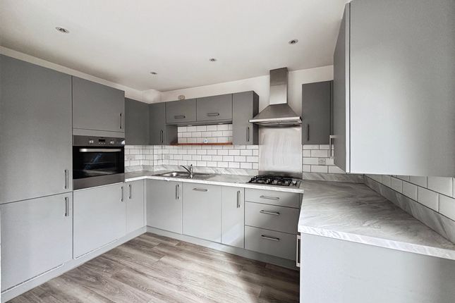 8, Lee Close, Halstead photo 3