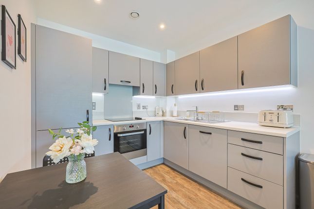 Flat 7, Tidey Apartments, East Acton Lane, London photo 3
