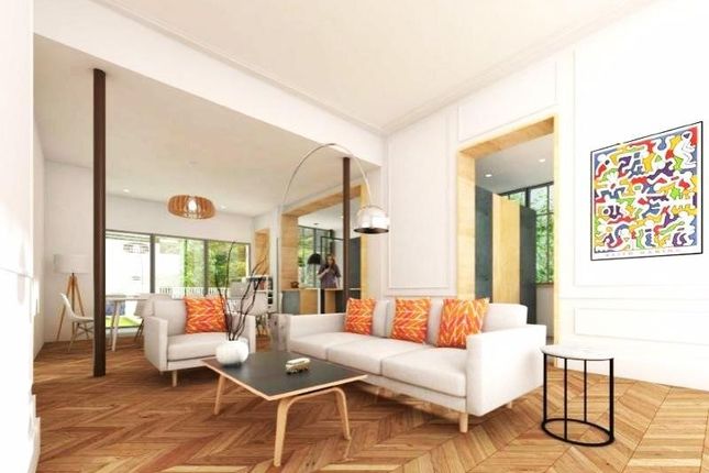 Apartment for sale in 33000 Bordeaux, France