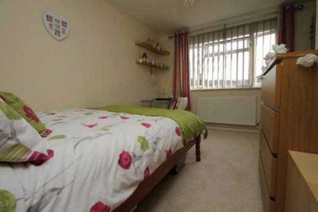 Flat to rent in Wemyss Court, Millitary Road, Canterbury