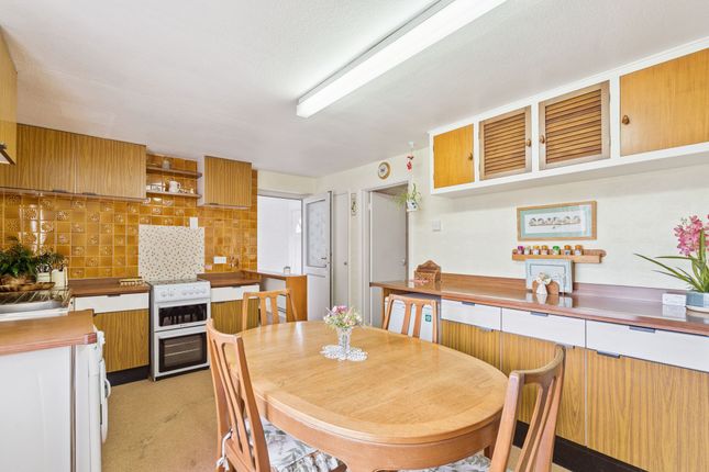 21 Roberts Road, Aylesbury photo 2