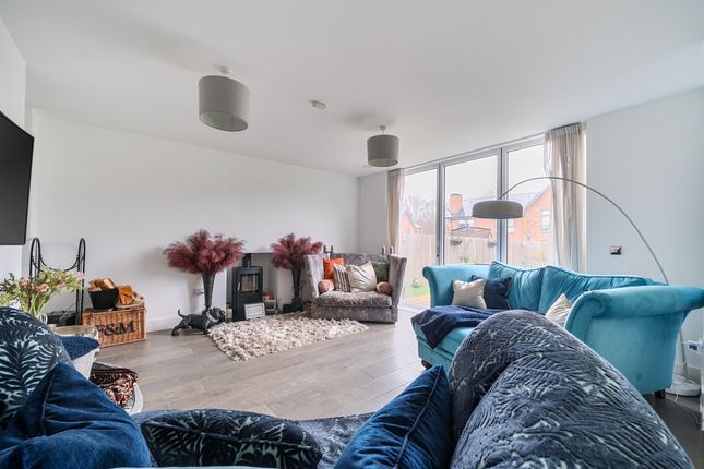 1, Vickers Close, Chertsey photo 4