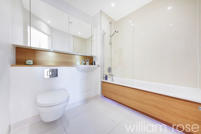 Flat for sale in Altius Court, Highams Park, London
