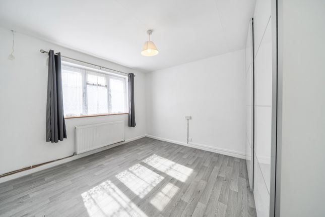 6, Fulham Close, Uxbridge photo 4