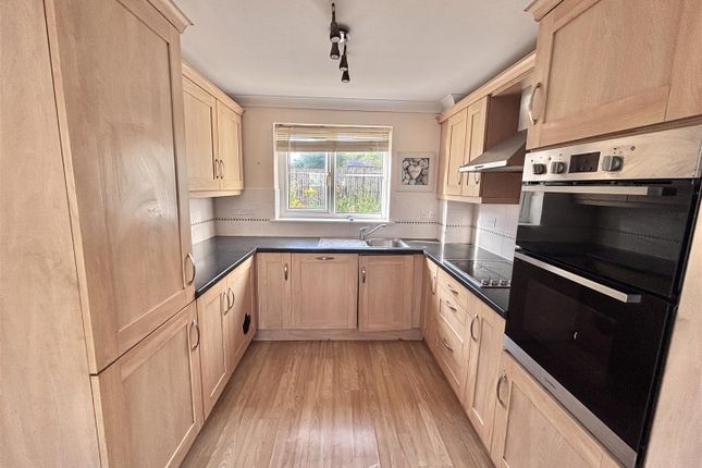 79, St. Michaels Way, St. Austell photo 3