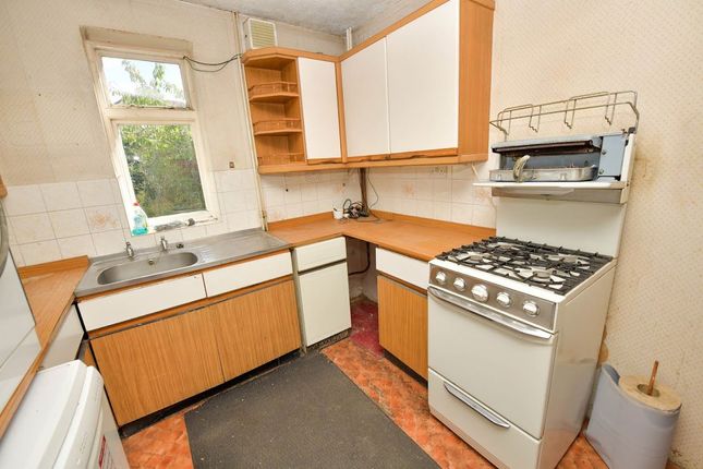 13, Georges Close, Orpington photo 4