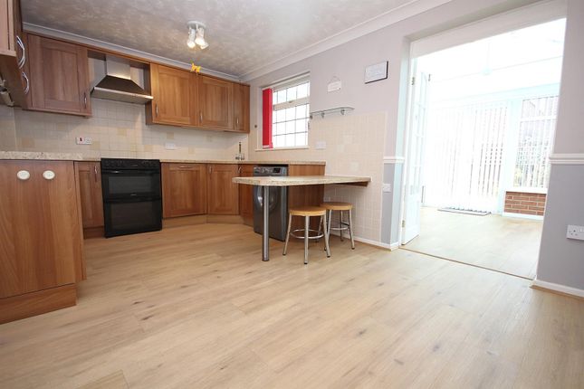 23, James Grieve Avenue, Southampton photo 4