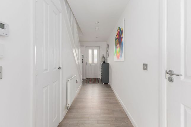 15 Macquarrie Crescent, Dunfermline photo 2
