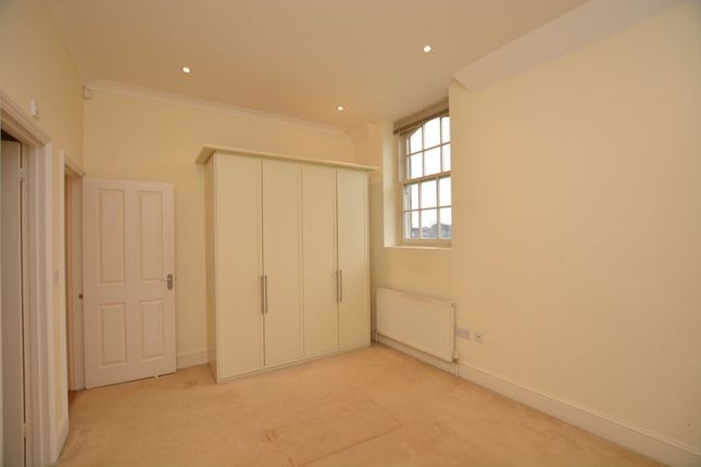(LettsPay) Flat 36, Lancaster House, Borough Road, Isleworth photo 3