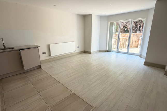 Flat 1, 2 Hillcrest Gardens, Esher photo 3
