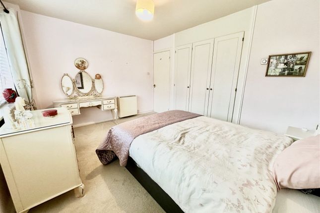 Flat for sale in Mile End Lane, Great Moor