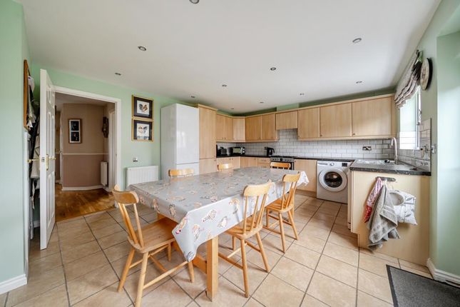 18 SUNDERLAND GARDENS, Newbury, Newbury photo 4