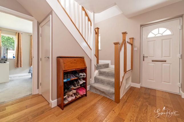 4, Cliff Close, Brading photo 4