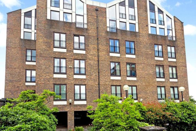 Thumbnail Flat to rent in Narrow Street, London