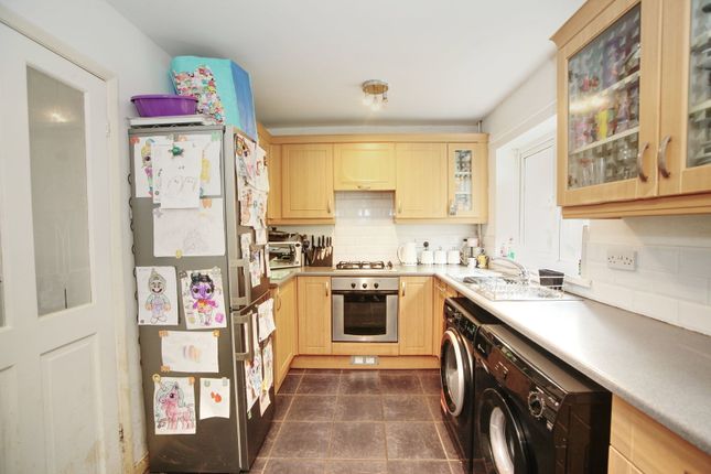 21, Bryn Rhedyn, Pontypridd photo 3