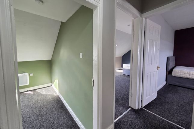 Flat 2, 204-206 Keighley Road, Bradford photo 3