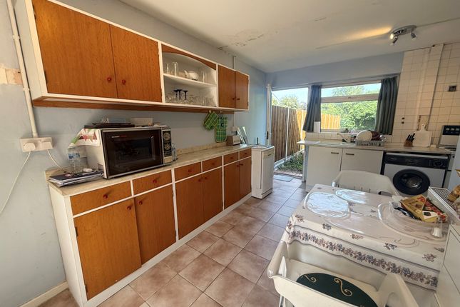 212, Knightsfield, WELWYN GARDEN CITY photo 2