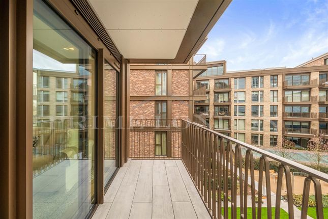 Flat for sale in Valentine House, Kings Road Park, Fulham