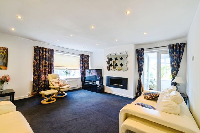 10, Adlington Close, Greater Manchester photo 3
