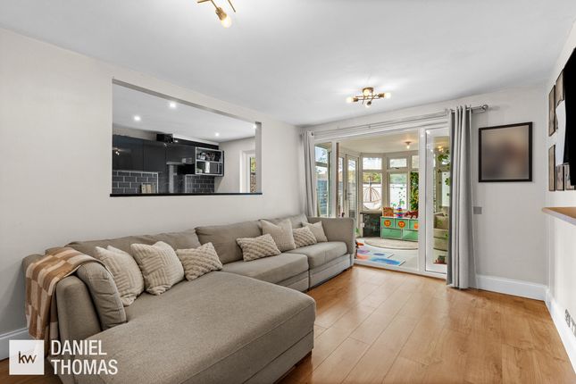 155, Longcroft Drive, Waltham Cross photo 3