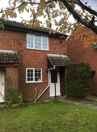 2 bed property to rent in Oak Close, Burbage, Hinckley LE10