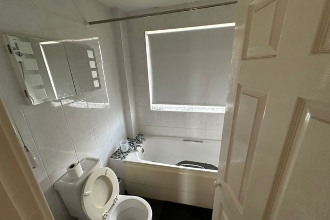 5 Downley Court, Grays Lane, High Wycombe photo 3