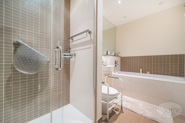 1 Cobbett Court, 54, Waverley Lane, Farnham photo 5