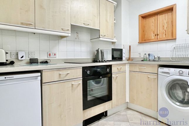 Flat 16, Cloverdale Court, Anning Road, Lyme Regis photo 3