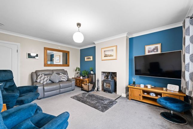 20, Birks Avenue, Sheffield photo 3