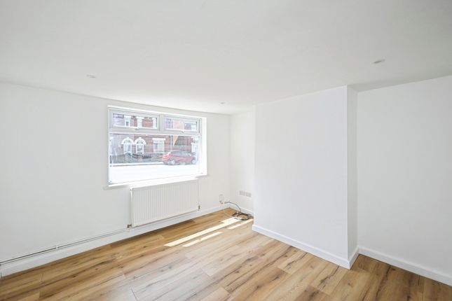 31, Diamond Avenue, Nottingham photo 4