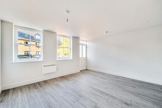 23, Tolworth Park Road, Surbiton photo 2