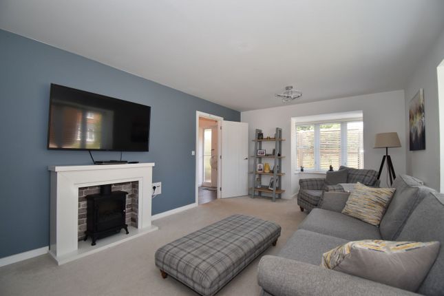 9, Fairall Close, Maidstone photo 2