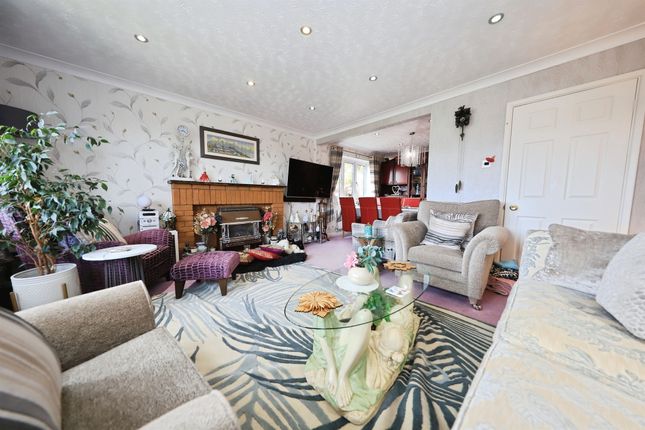 5, Ewloe Close, Kidderminster photo 2